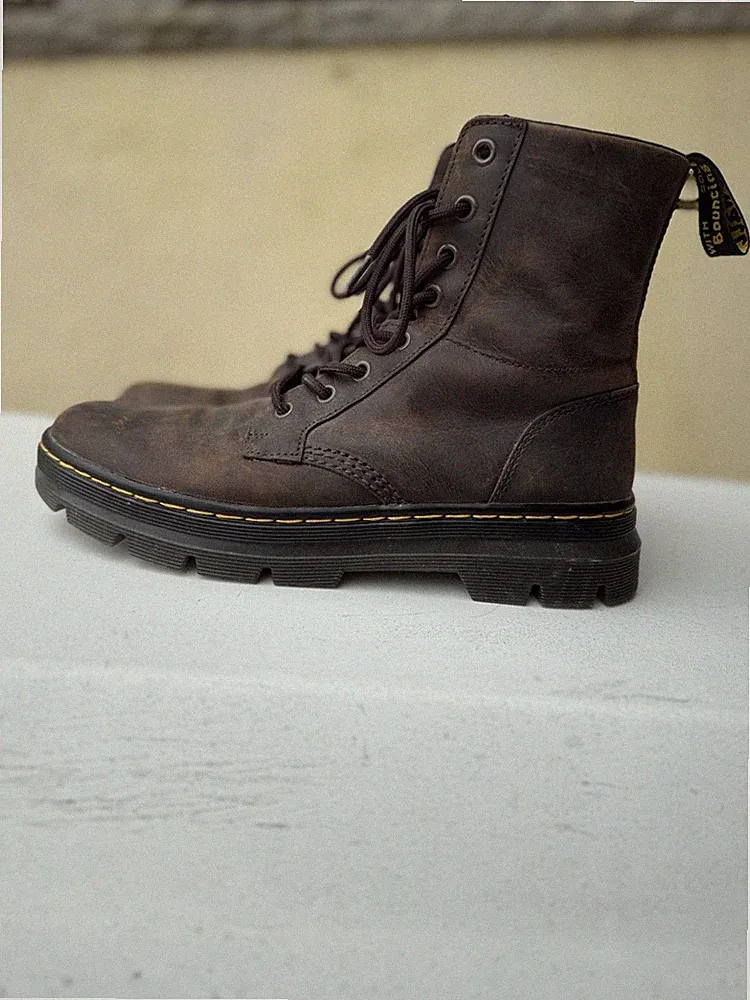Dr. Martens Combs Boot Gaucho Brown Women’s size 9 Lace Up Ankle Comfort